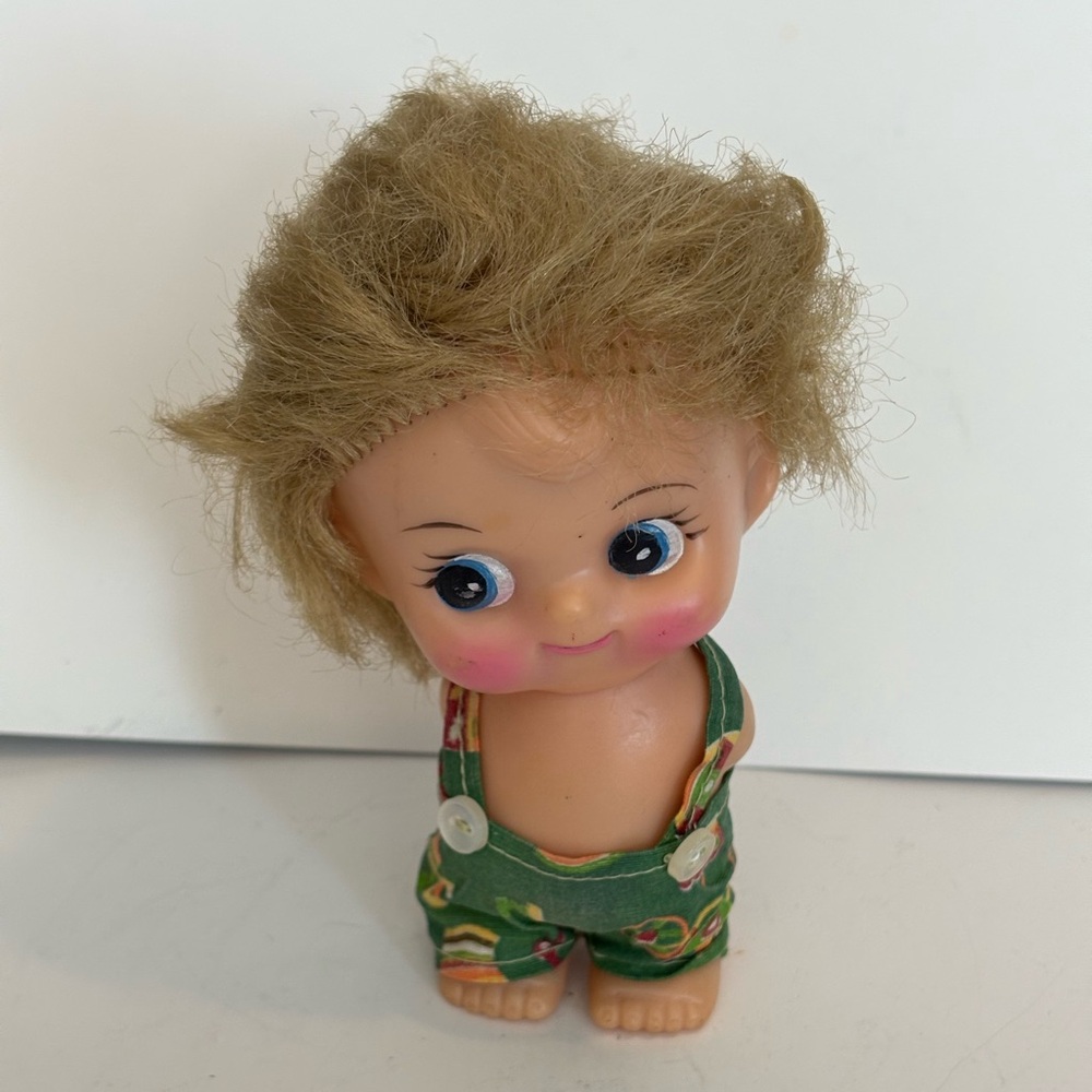 VTG Unbranded Rubber Cherub Face Doll  Blonde Hair Side Eyes original outfit 5”